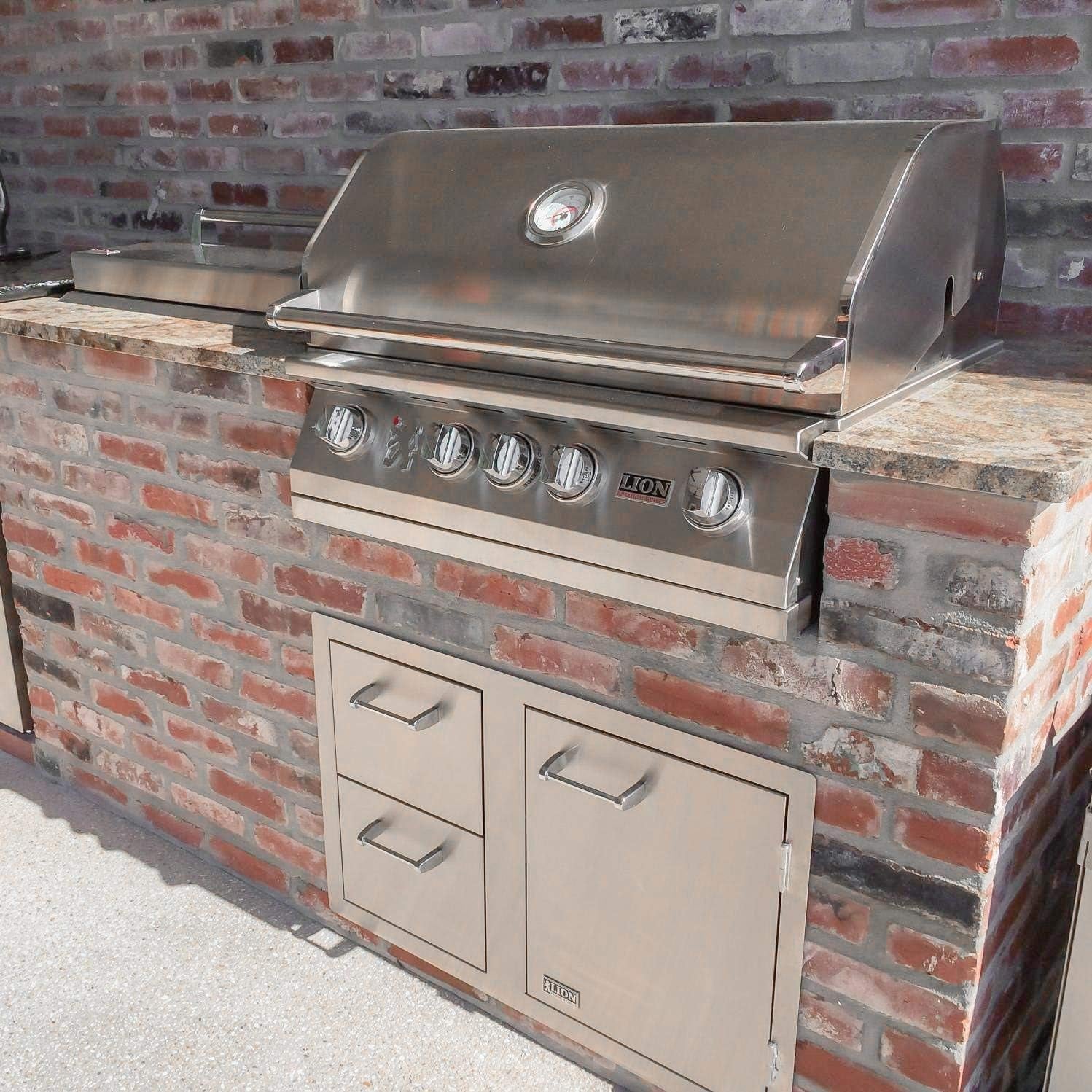 L75623 32" Natural Gas Grill