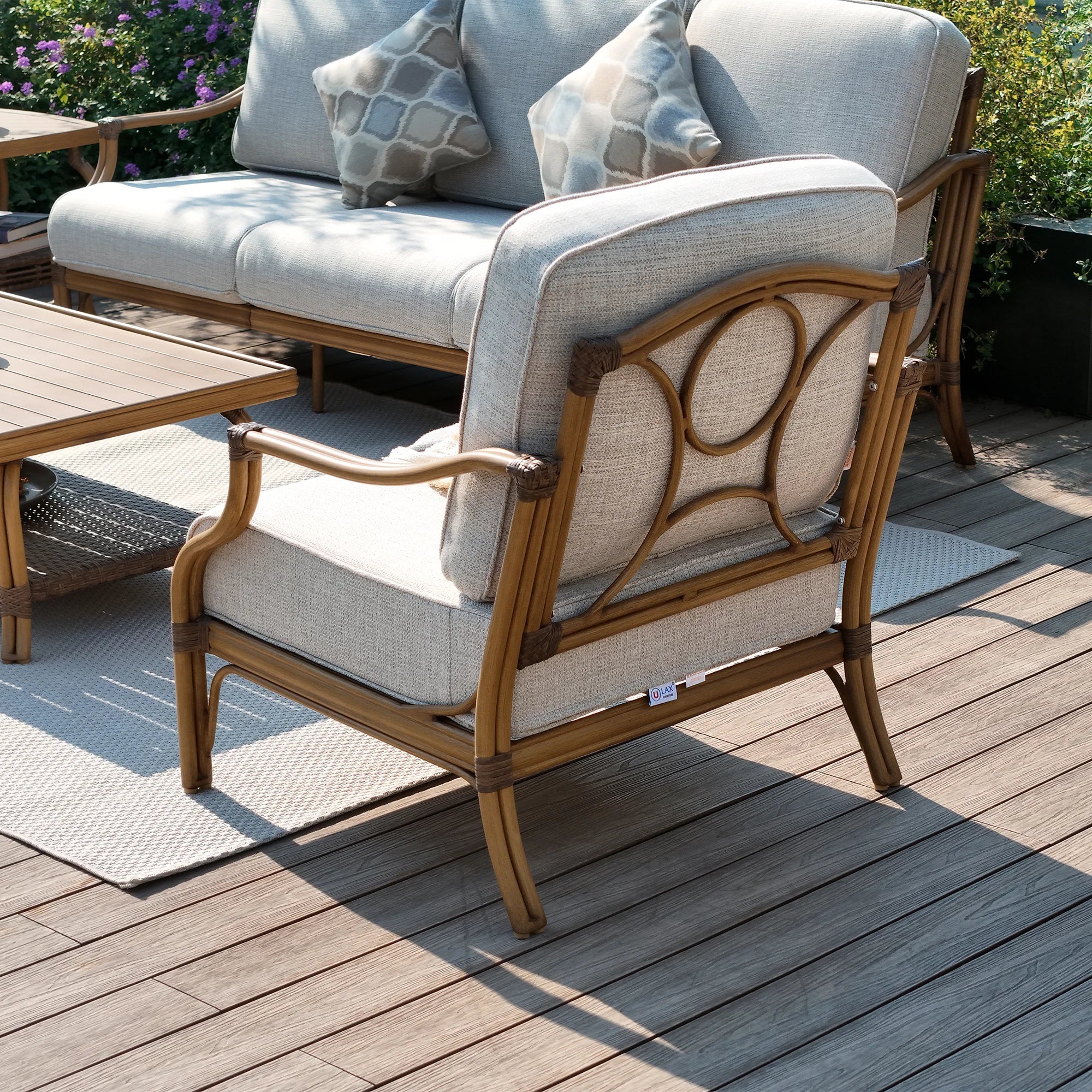 2 Patio Lounge Chair and Side Table