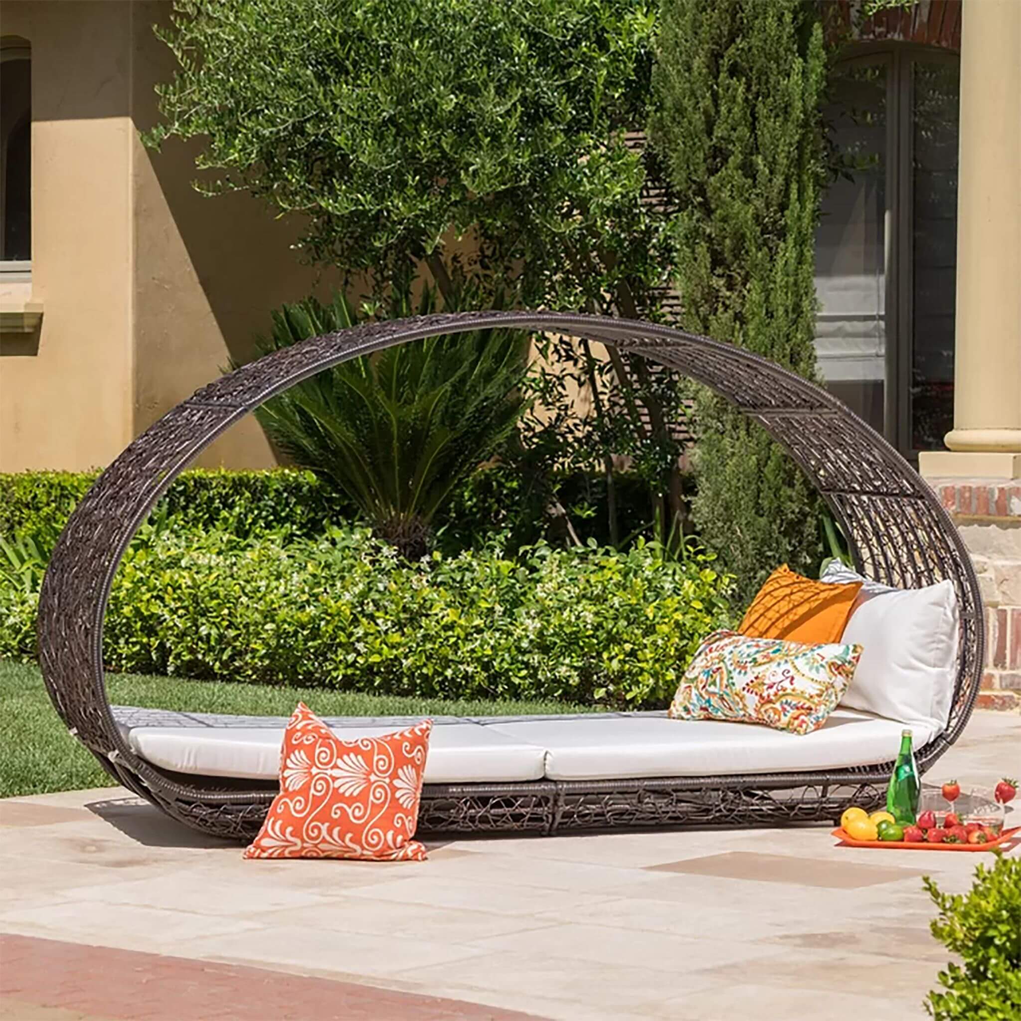 Alora Large 2-Person Abigal Outdoor Wicker Daybed With Aluminum Frame And Cushions