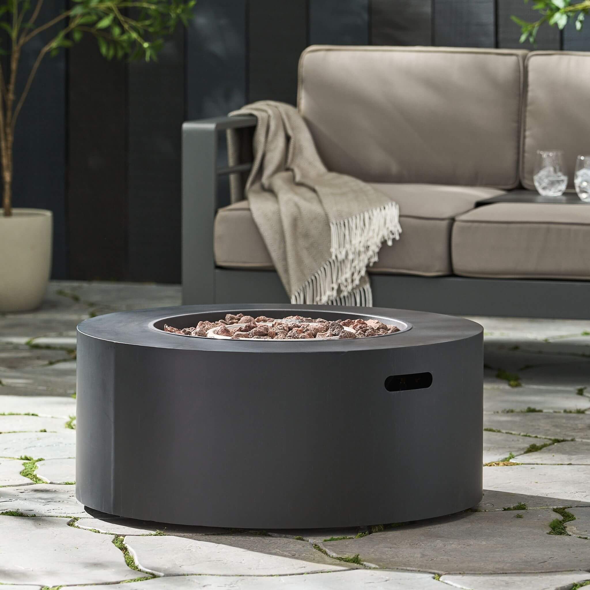 Alora Modern 32-Inch 40K BTU Round Iron Propane Fire Pit